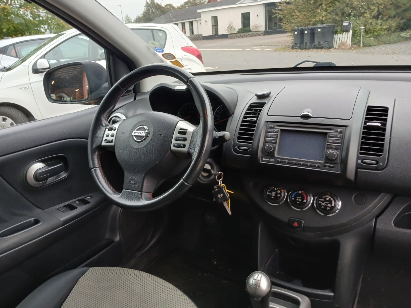 Rød Nissan Note fra 2011