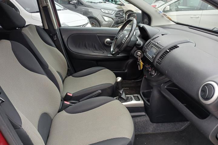 Rød Nissan Note fra 2011