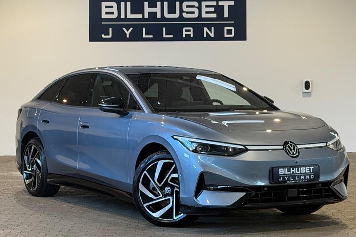 Blå VW ID.7 fra 2026 set udefra