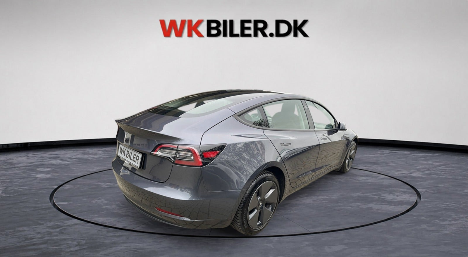 Grå Tesla Model 3 fra 2023