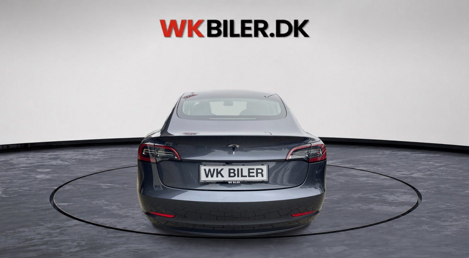 Grå Tesla Model 3 fra 2023
