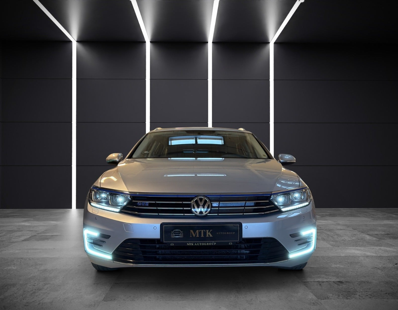 Sølv VW Passat fra 2018