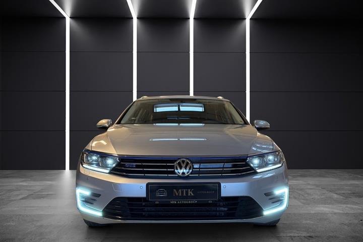Sølv VW Passat fra 2018