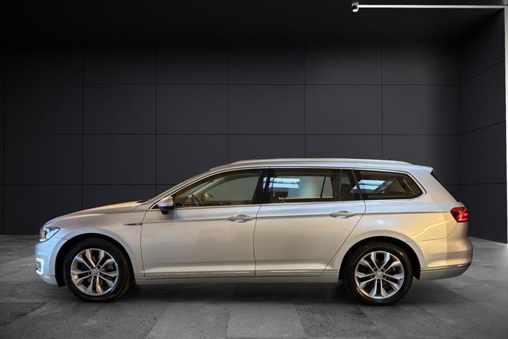 Sølv VW Passat fra 2018