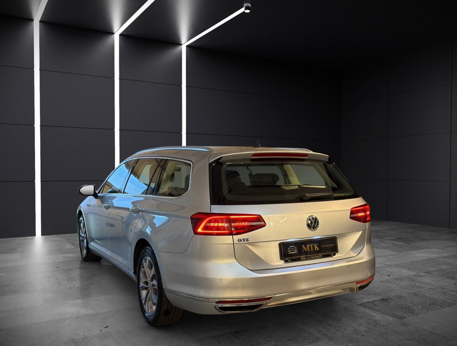 Sølv VW Passat fra 2018