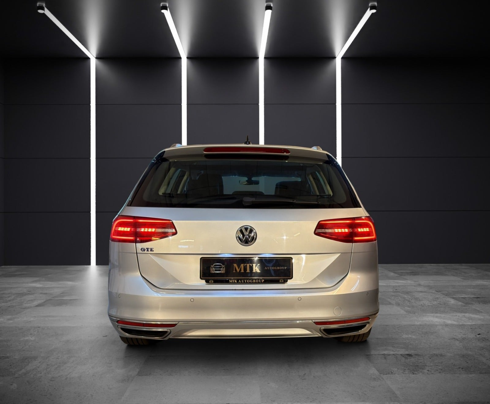 Sølv VW Passat fra 2018