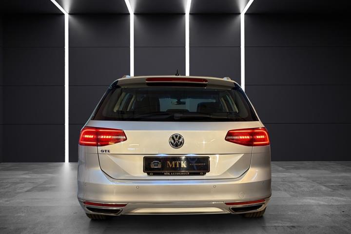 Sølv VW Passat fra 2018