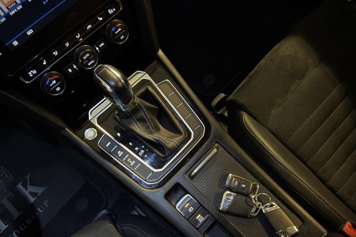 Sølv VW Passat fra 2018