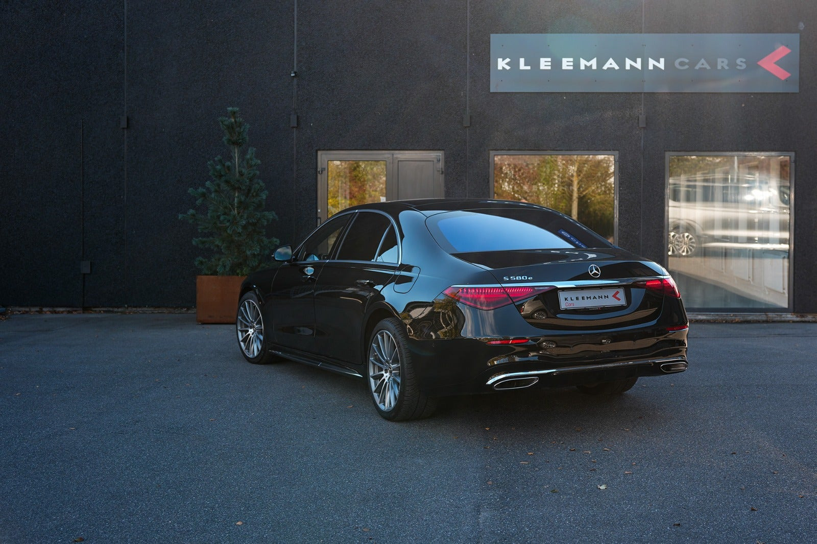 Sort Mercedes S580 e fra 2022
