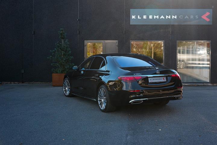 Sort Mercedes S580 e fra 2022