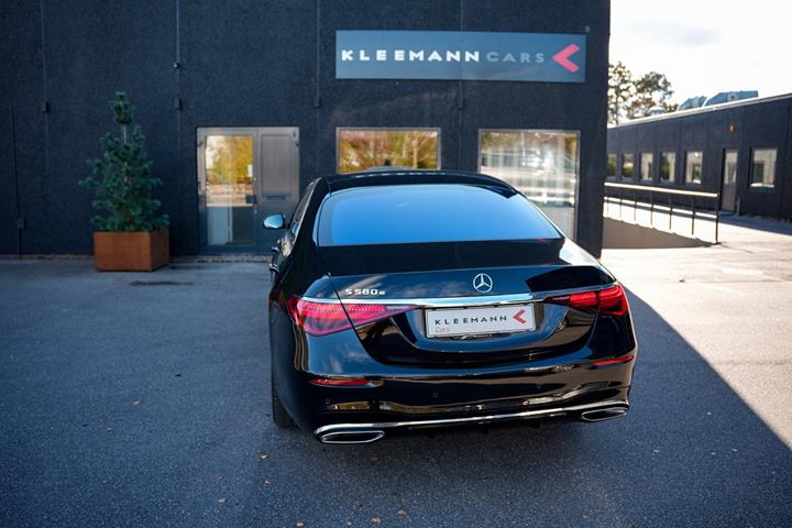 Sort Mercedes S580 e fra 2022