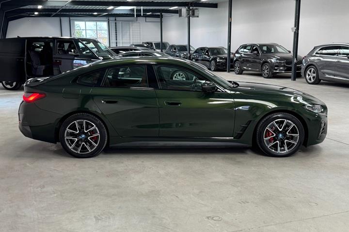 Grøn BMW i4 fra 2024