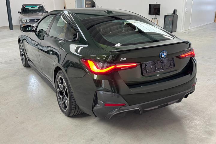 Grøn BMW i4 fra 2024