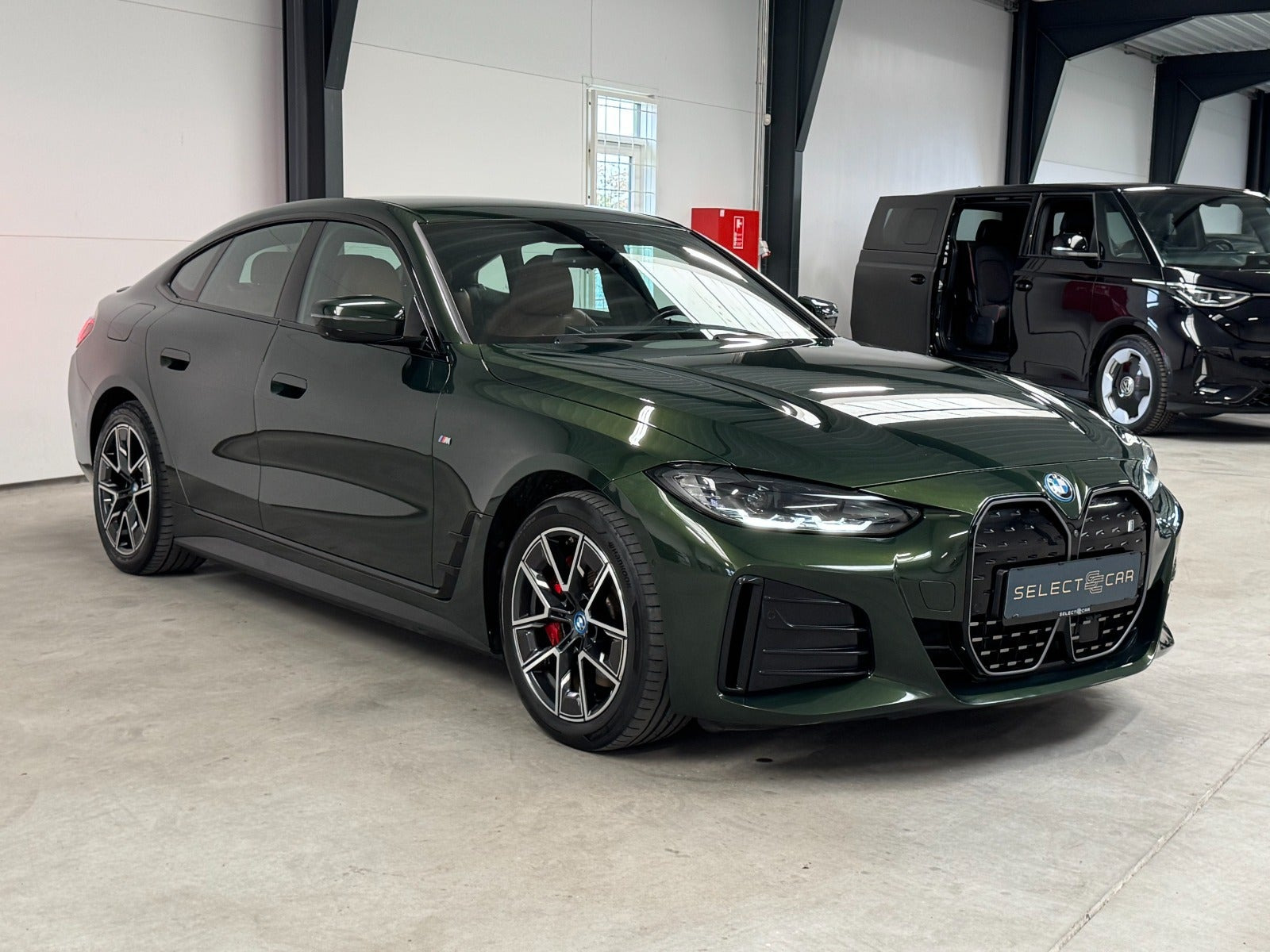 Grøn BMW i4 fra 2024