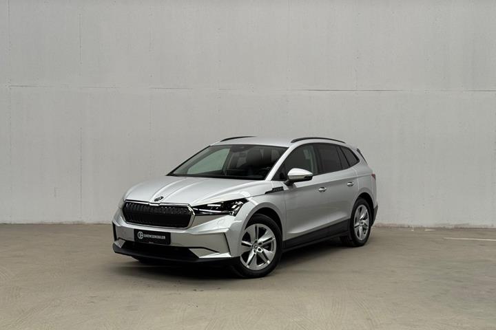 Sølv Skoda Enyaq fra 2023 set udefra