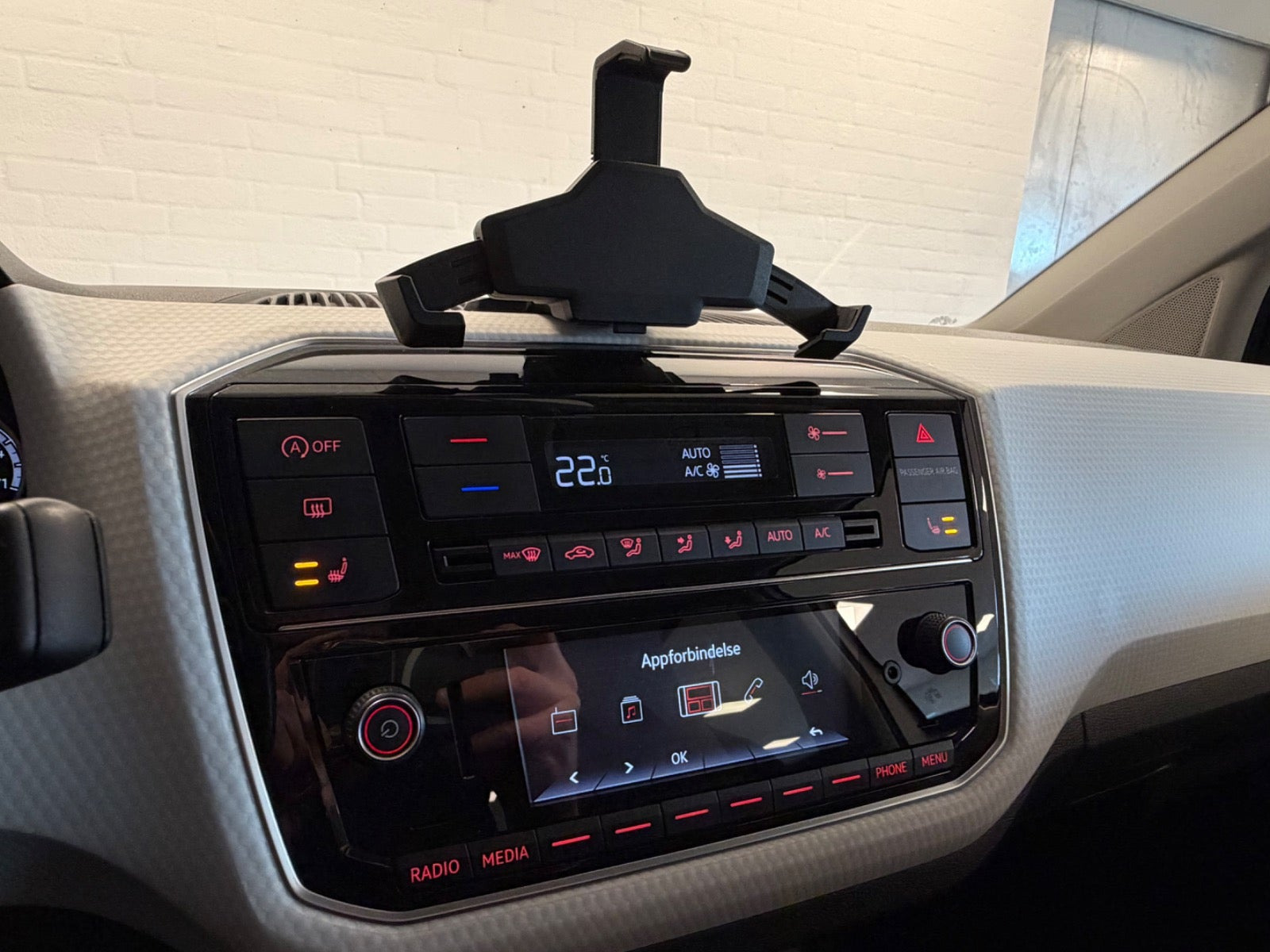 Hvid VW UP! fra 2018