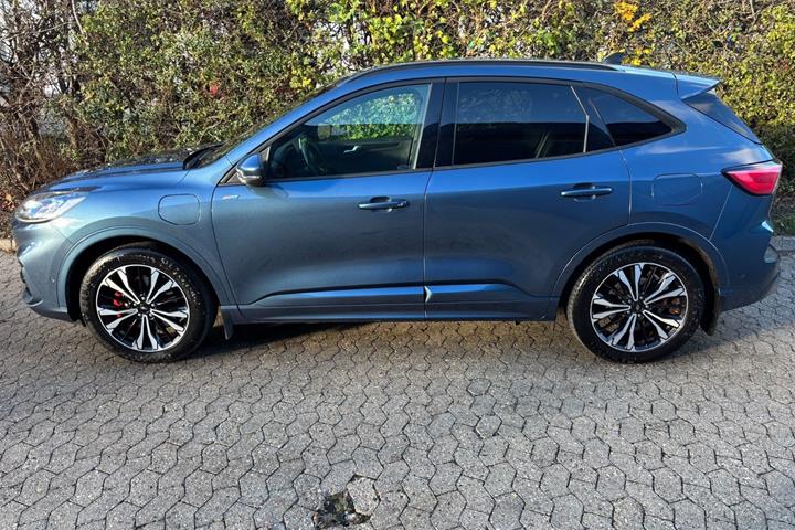 Grøn Ford Kuga fra 2020