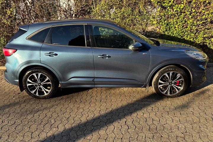 Grøn Ford Kuga fra 2020