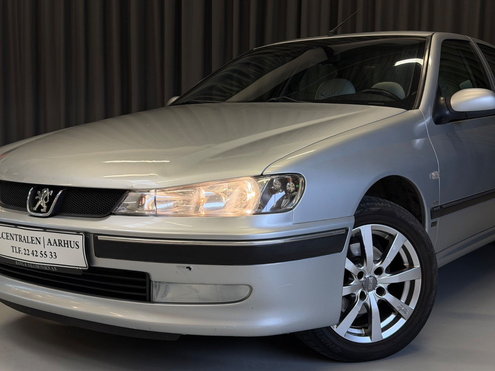 Sølv Peugeot 406 fra 2003