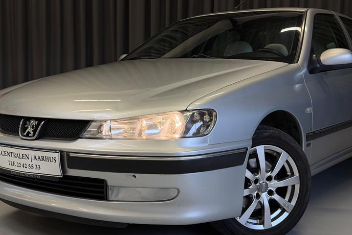 Sølv Peugeot 406 fra 2003