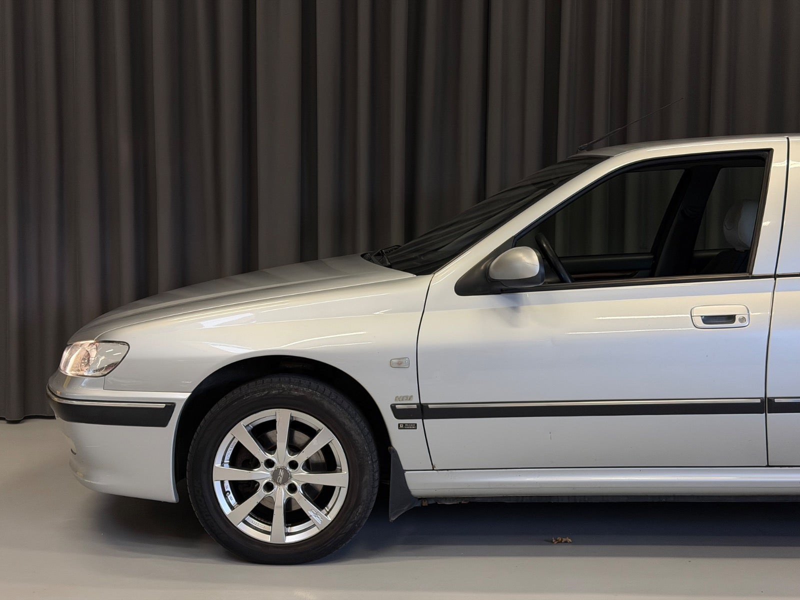 Sølv Peugeot 406 fra 2003