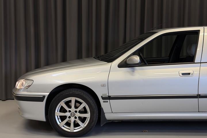 Sølv Peugeot 406 fra 2003