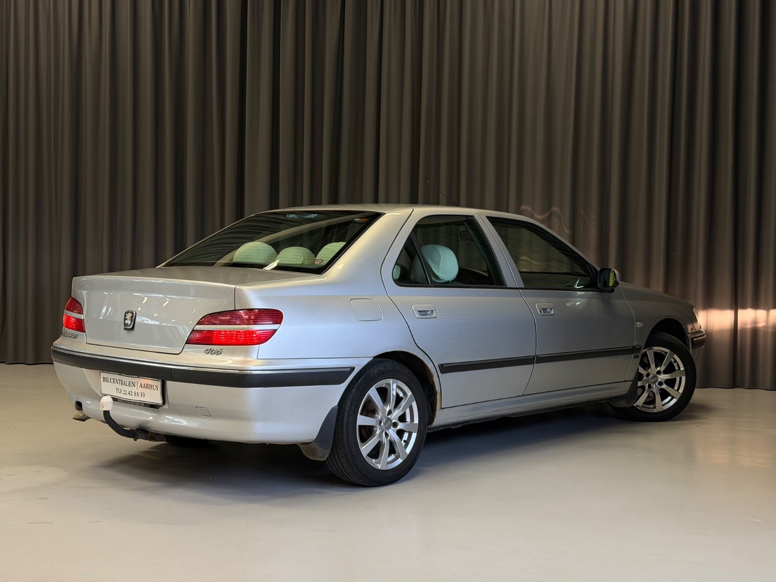 Sølv Peugeot 406 fra 2003