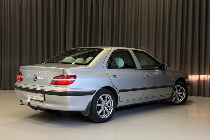 Sølv Peugeot 406 fra 2003