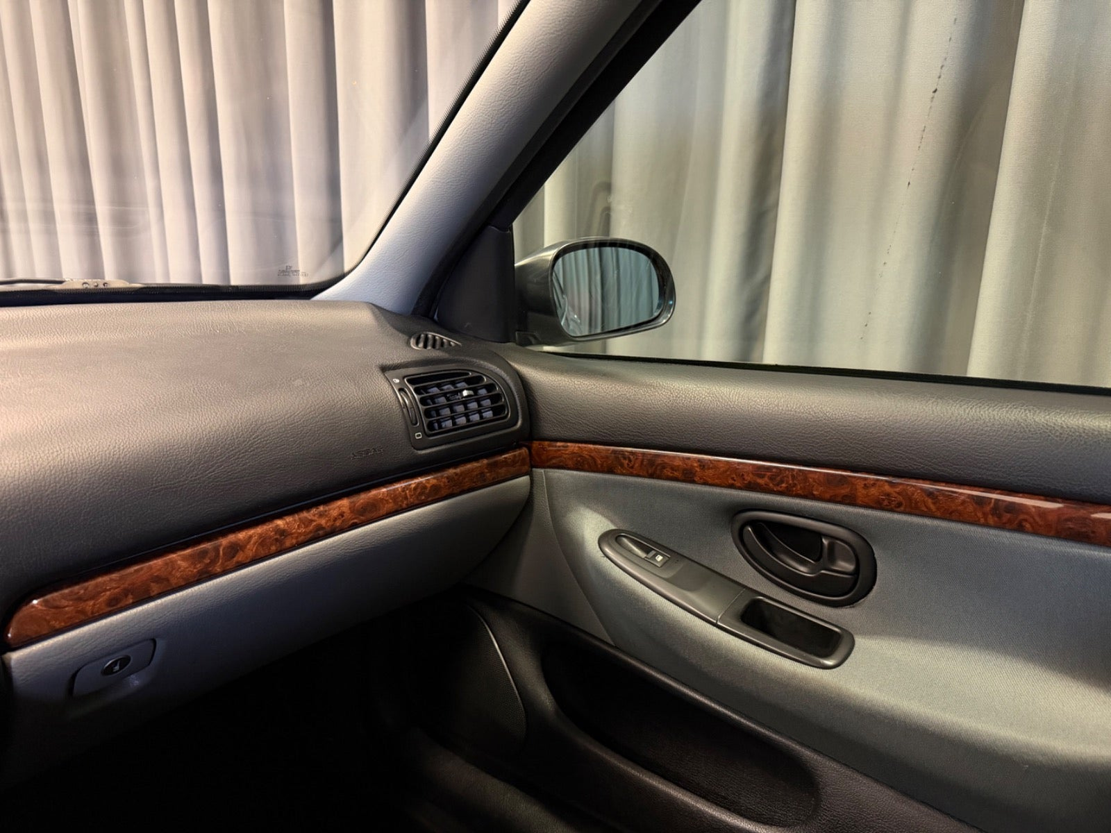 Sølv Peugeot 406 fra 2003