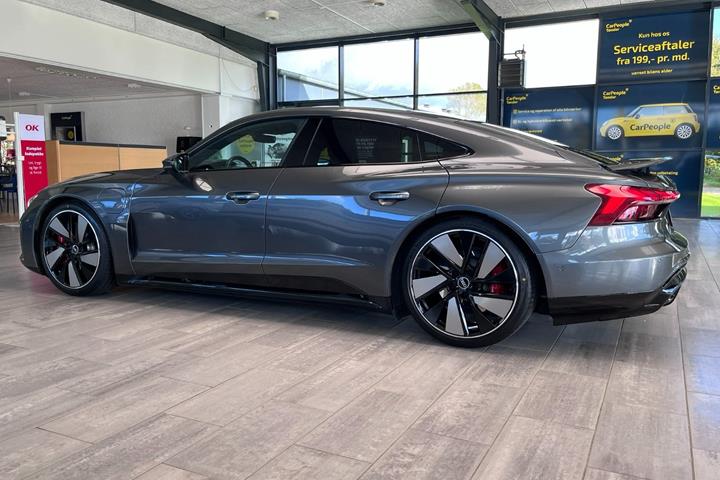 Grå Audi RS e-tron GT fra 2022