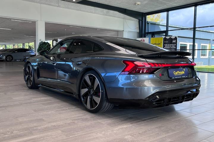 Grå Audi RS e-tron GT fra 2022