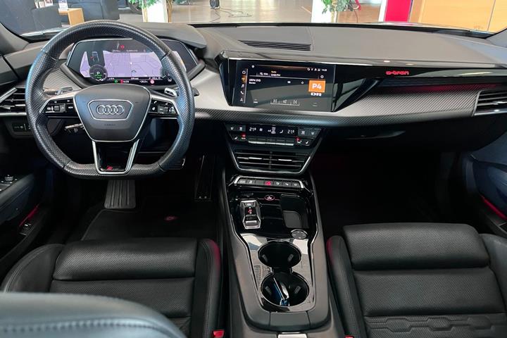 Grå Audi RS e-tron GT fra 2022
