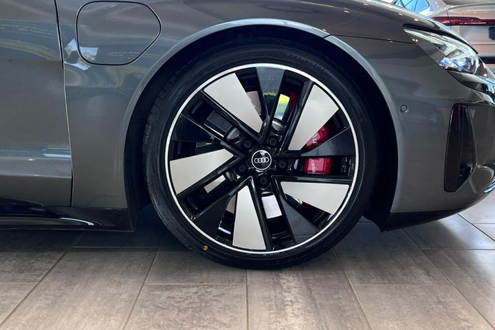 Grå Audi RS e-tron GT fra 2022