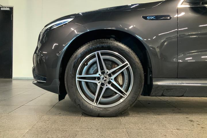 Grå Mercedes EQC400 fra 2021