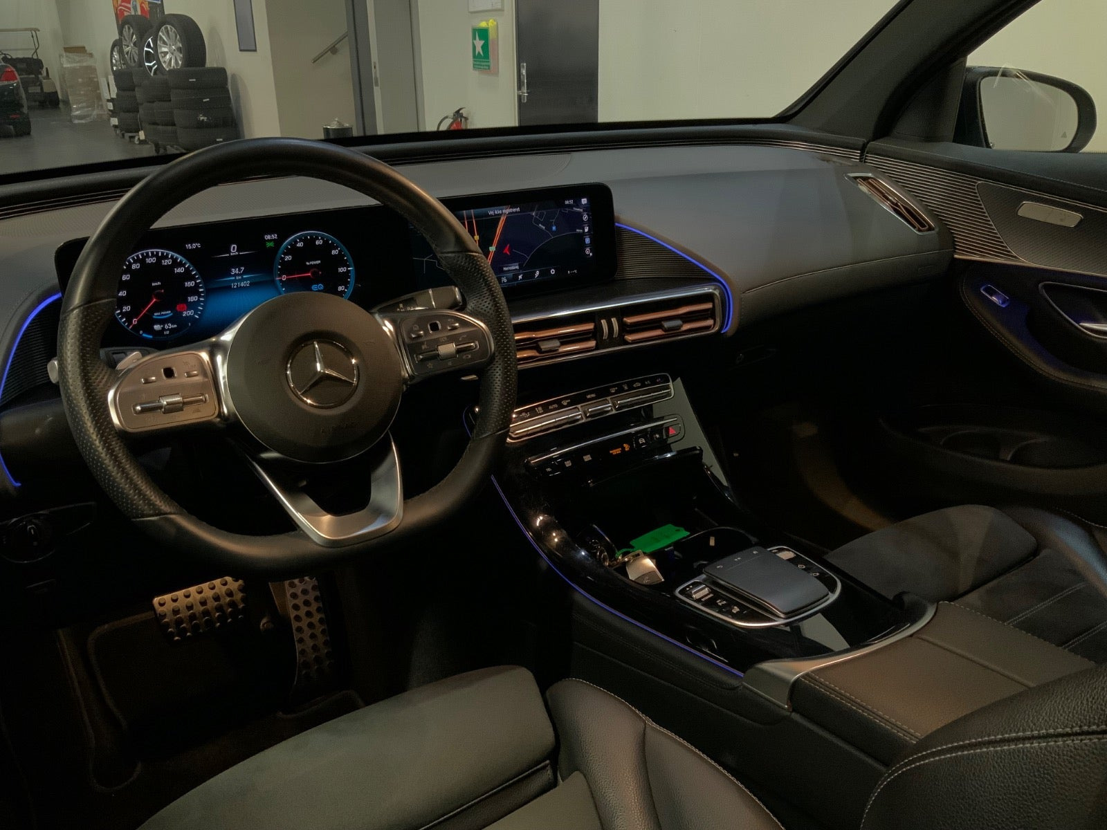 Grå Mercedes EQC400 fra 2021
