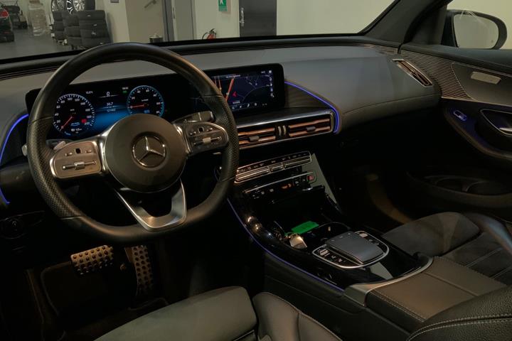 Grå Mercedes EQC400 fra 2021