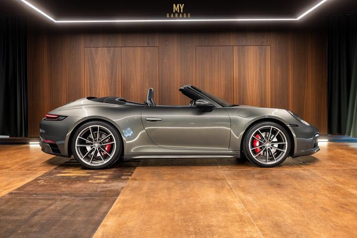 Grøn Porsche 911 Carrera 4S fra 2020