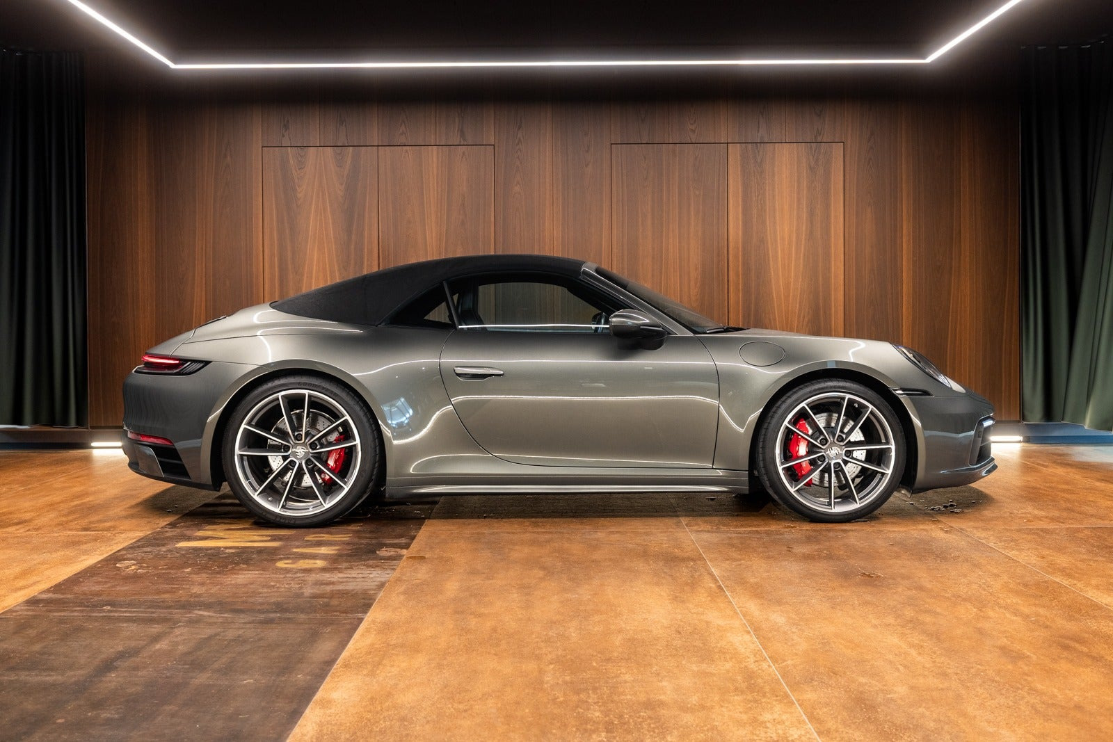 Grøn Porsche 911 Carrera 4S fra 2020