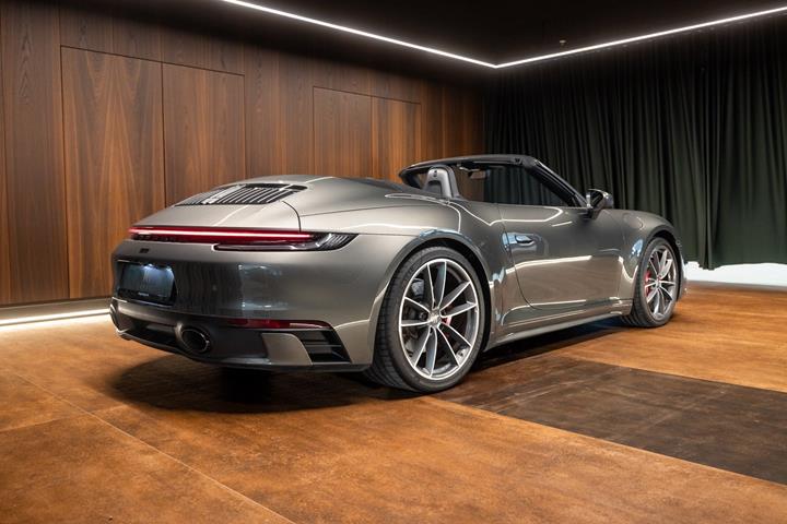Grøn Porsche 911 Carrera 4S fra 2020