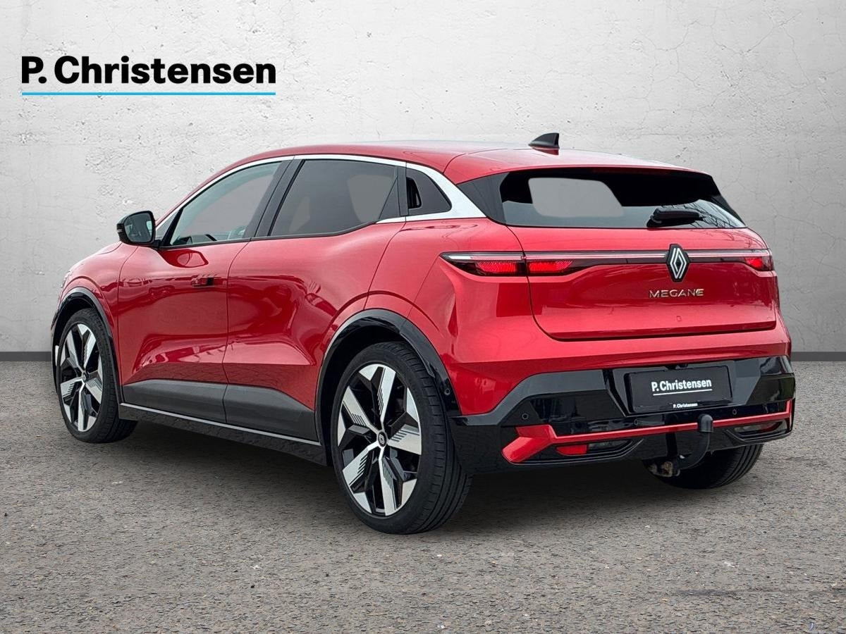 Rød Renault Megane E-Tech fra 2023