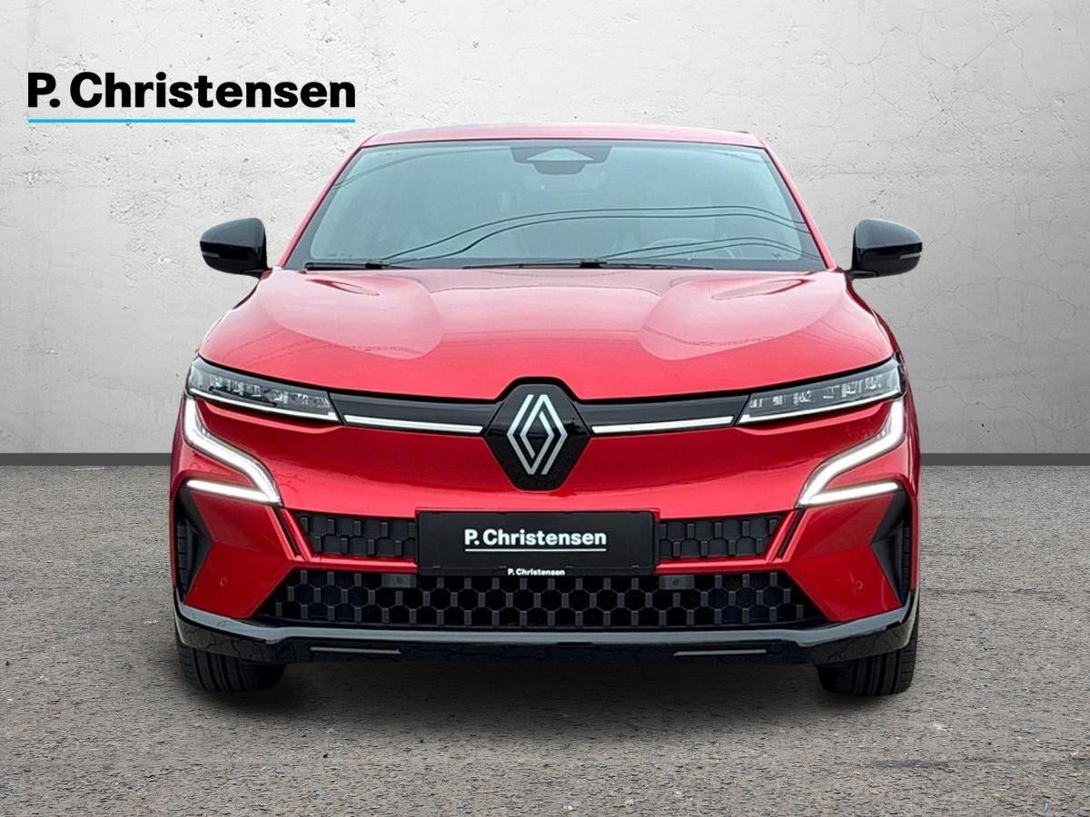 Rød Renault Megane E-Tech fra 2023