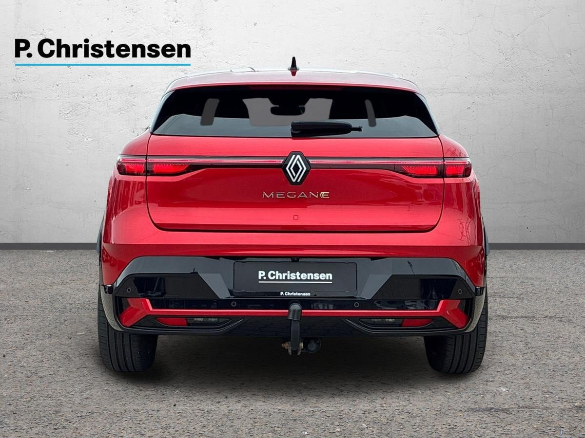 Rød Renault Megane E-Tech fra 2023