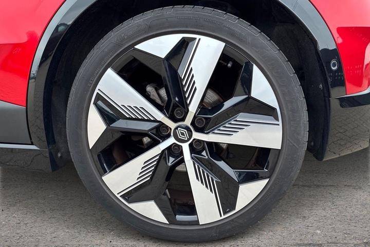 Rød Renault Megane E-Tech fra 2023