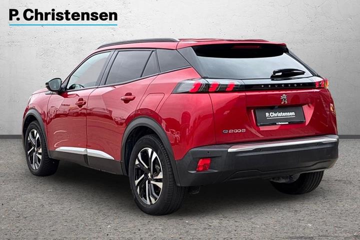 Rød Peugeot e-2008 fra 2023