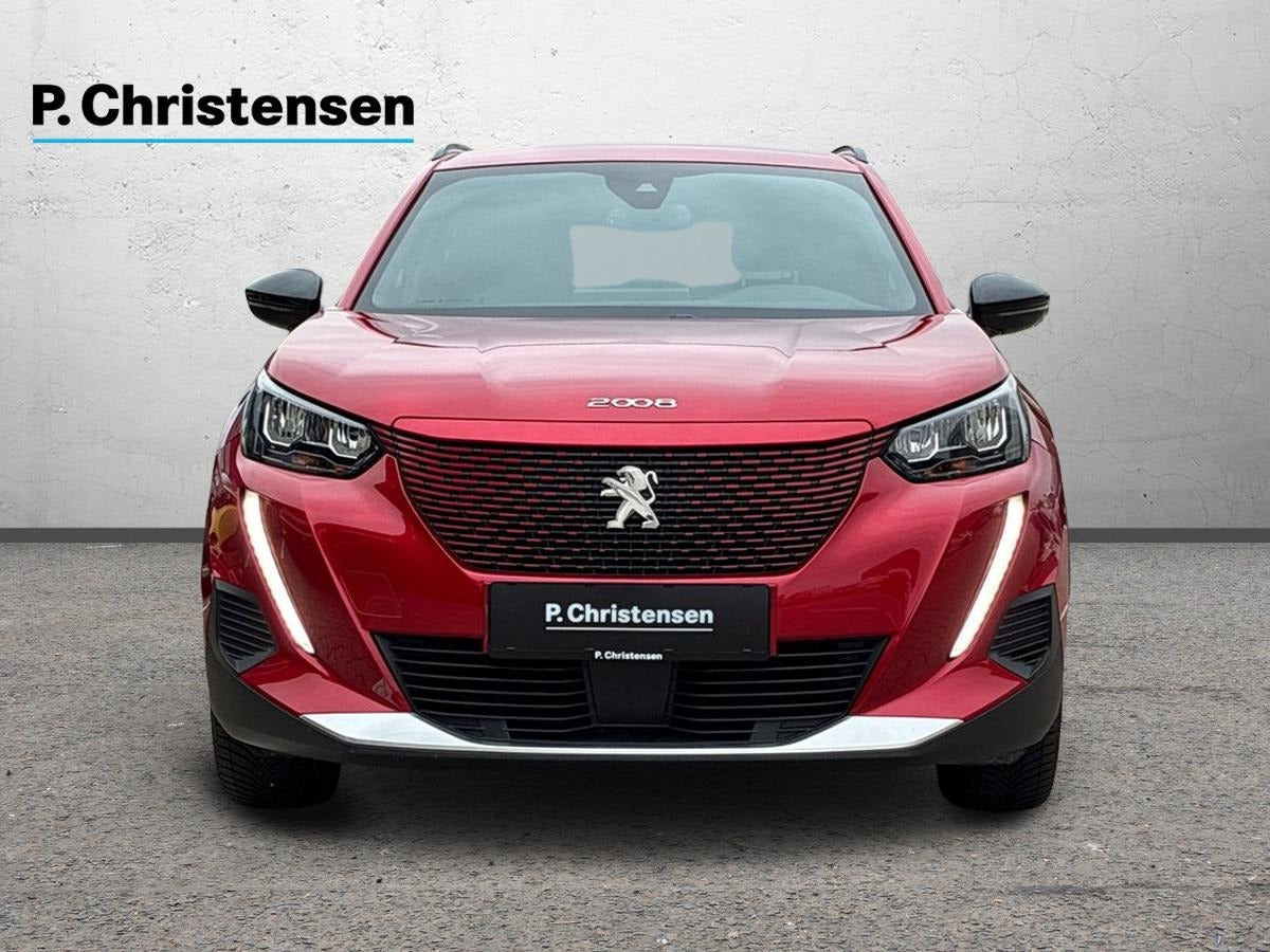 Rød Peugeot e-2008 fra 2023