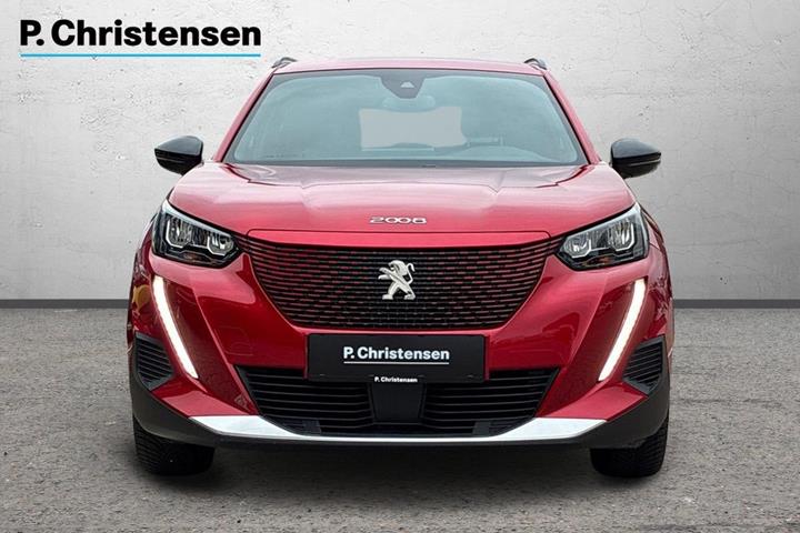 Rød Peugeot e-2008 fra 2023