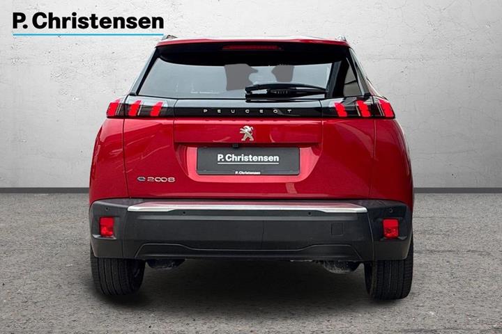 Rød Peugeot e-2008 fra 2023