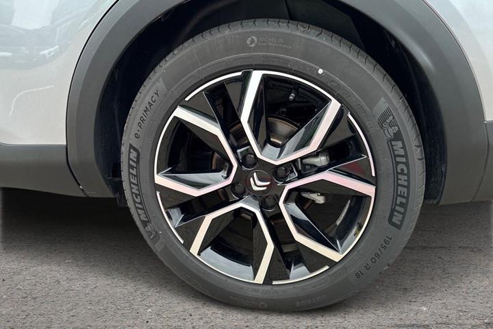 Sølv Citroën ë-C4 X fra 2024