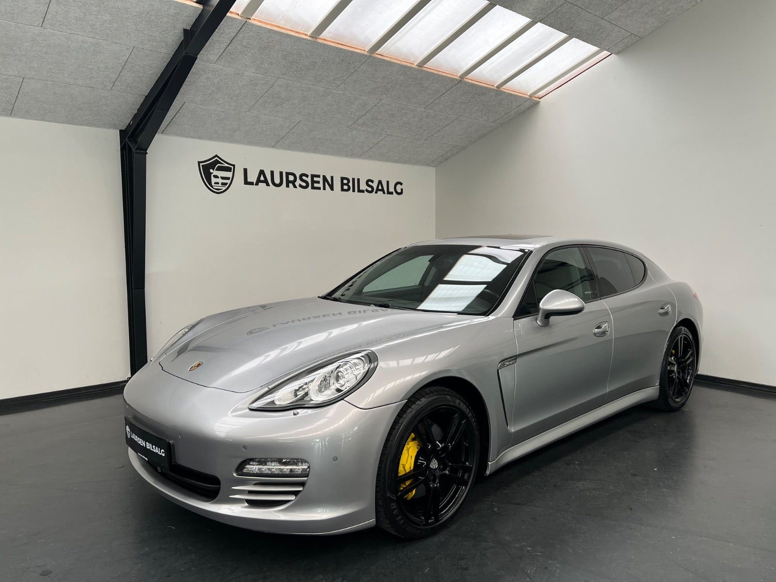 Sølv Porsche Panamera 4S fra 2010