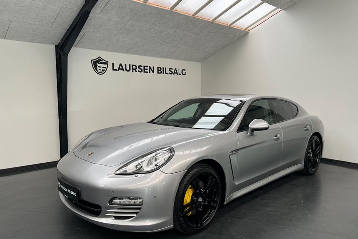 Sølv Porsche Panamera 4S fra 2010